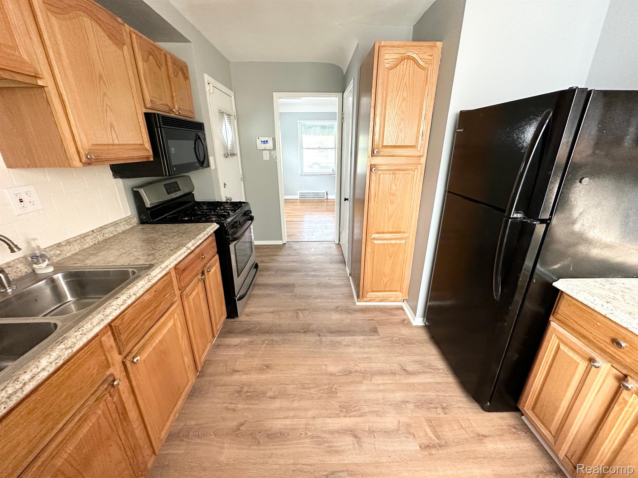 20219 Moross Road Detroit, MI 48224 - Photo 6 of 20 Gallery Image 6