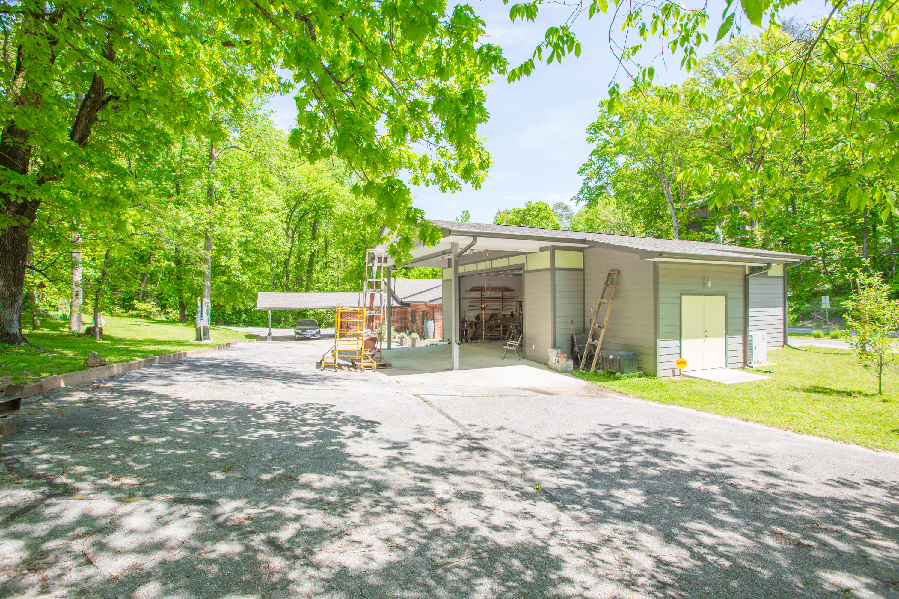 1777 Whiteoak Road Chattanooga, TN 37415 - Photo 33 of 37 1777 White Oak Road-6584