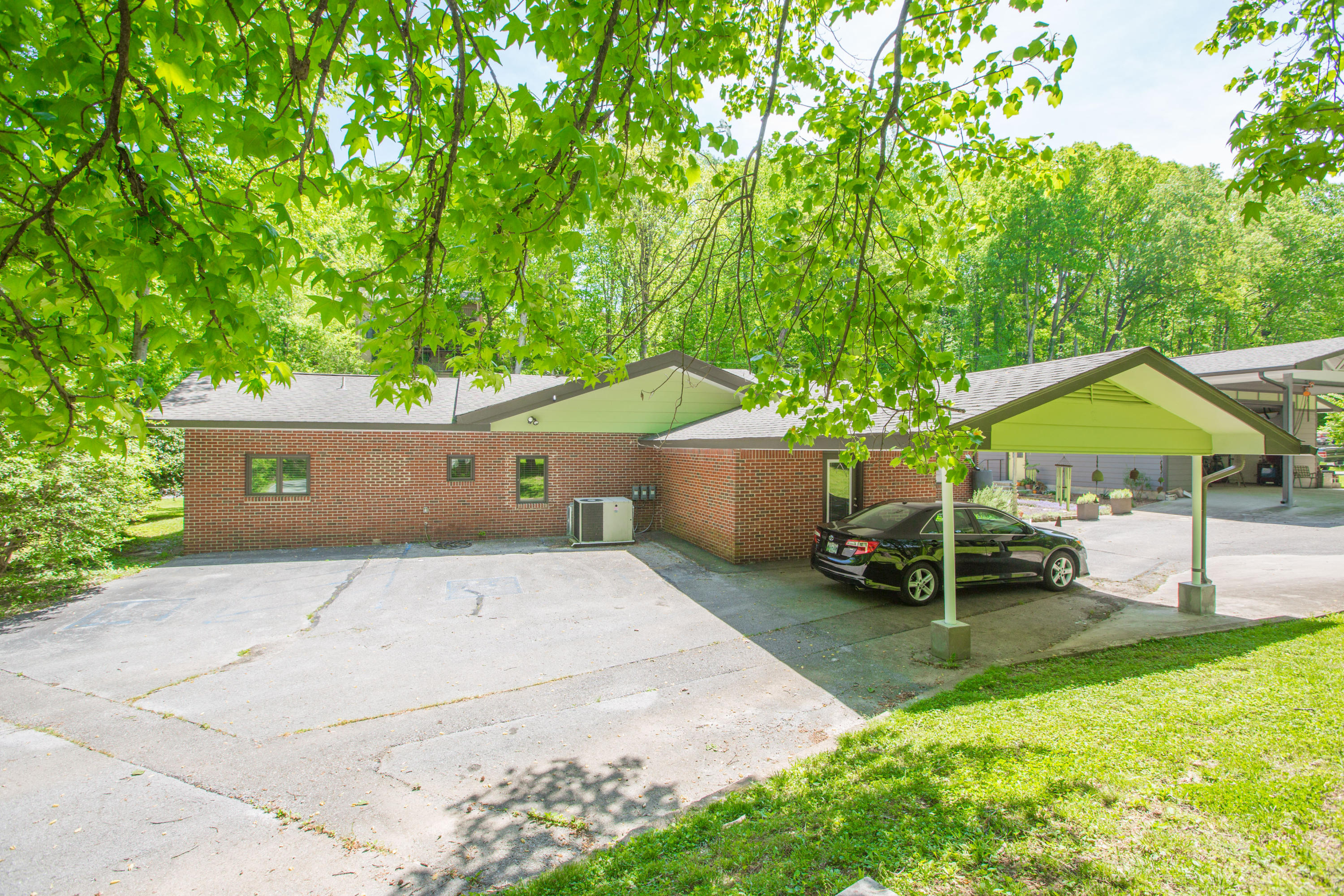1777 Whiteoak Road Chattanooga, TN 37415 - Photo 36 of 37 1777 White Oak Road-6586