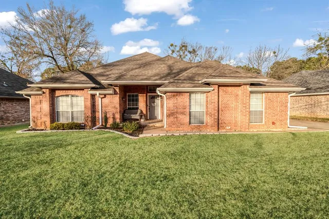 a view of a house with backyard and porch
