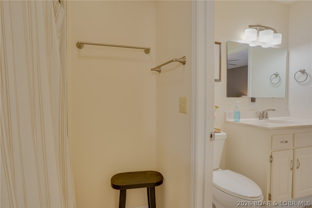 775 Winn Road, Unit 4L Osage Beach, MO 65065 - Photo 27 of 39 Bathroom