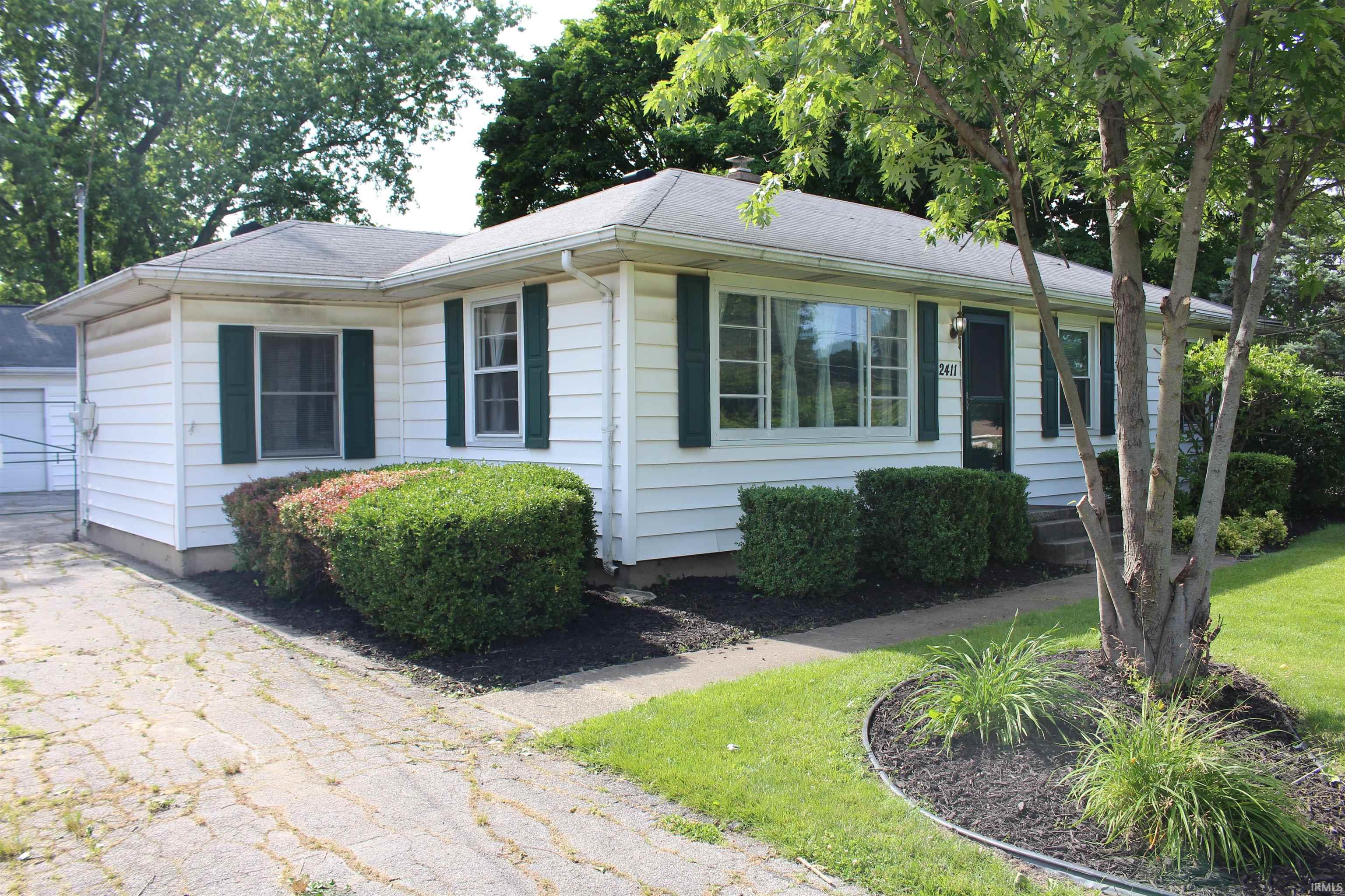 2411 Reed Road Fort Wayne, IN 46815 - Photo 4 of 31 Gallery Image 4