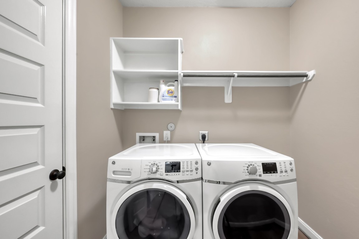 22202 Weller Oaks Drive Spring, TX 77389 - Photo 31 of 39 a utility room with dryer and washer