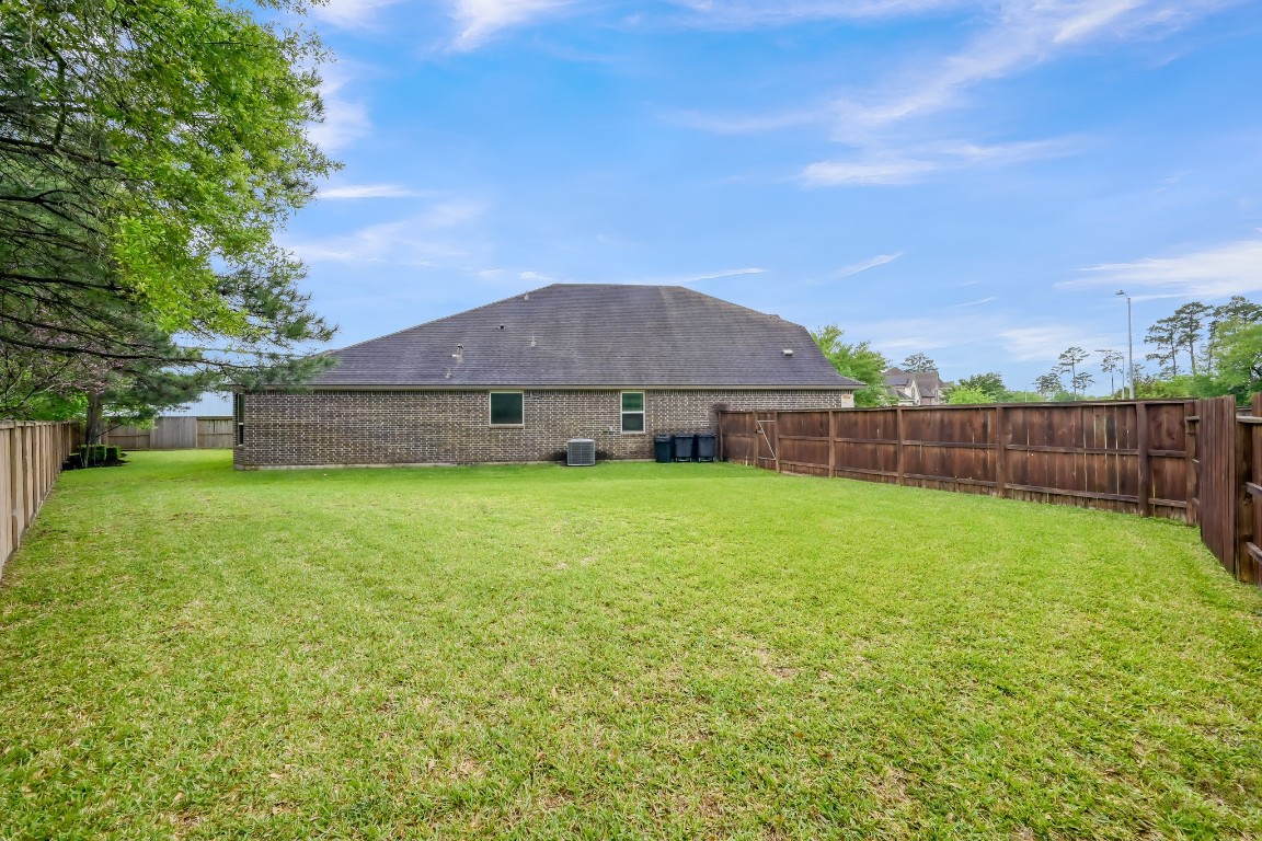 22202 Weller Oaks Drive Spring, TX 77389 - Photo 38 of 39 a view of a backyard with a garden and entertaining space