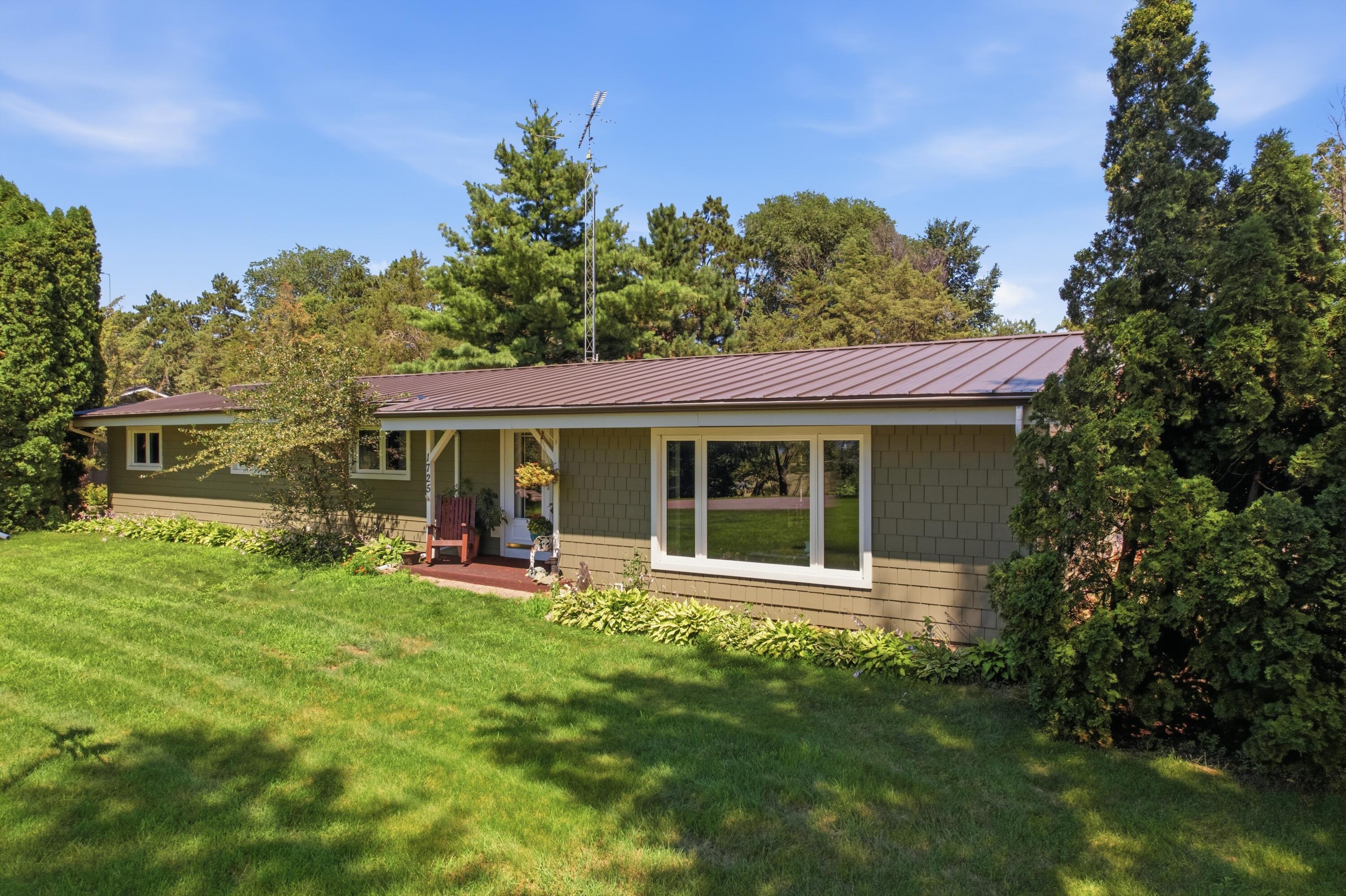 1725 North River Road Buffalo City, WI 54622 - Photo 1 of 20 Front View