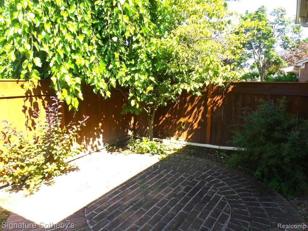 22375 Peach Tree Novi, MI 48375 - Photo 25 of 37