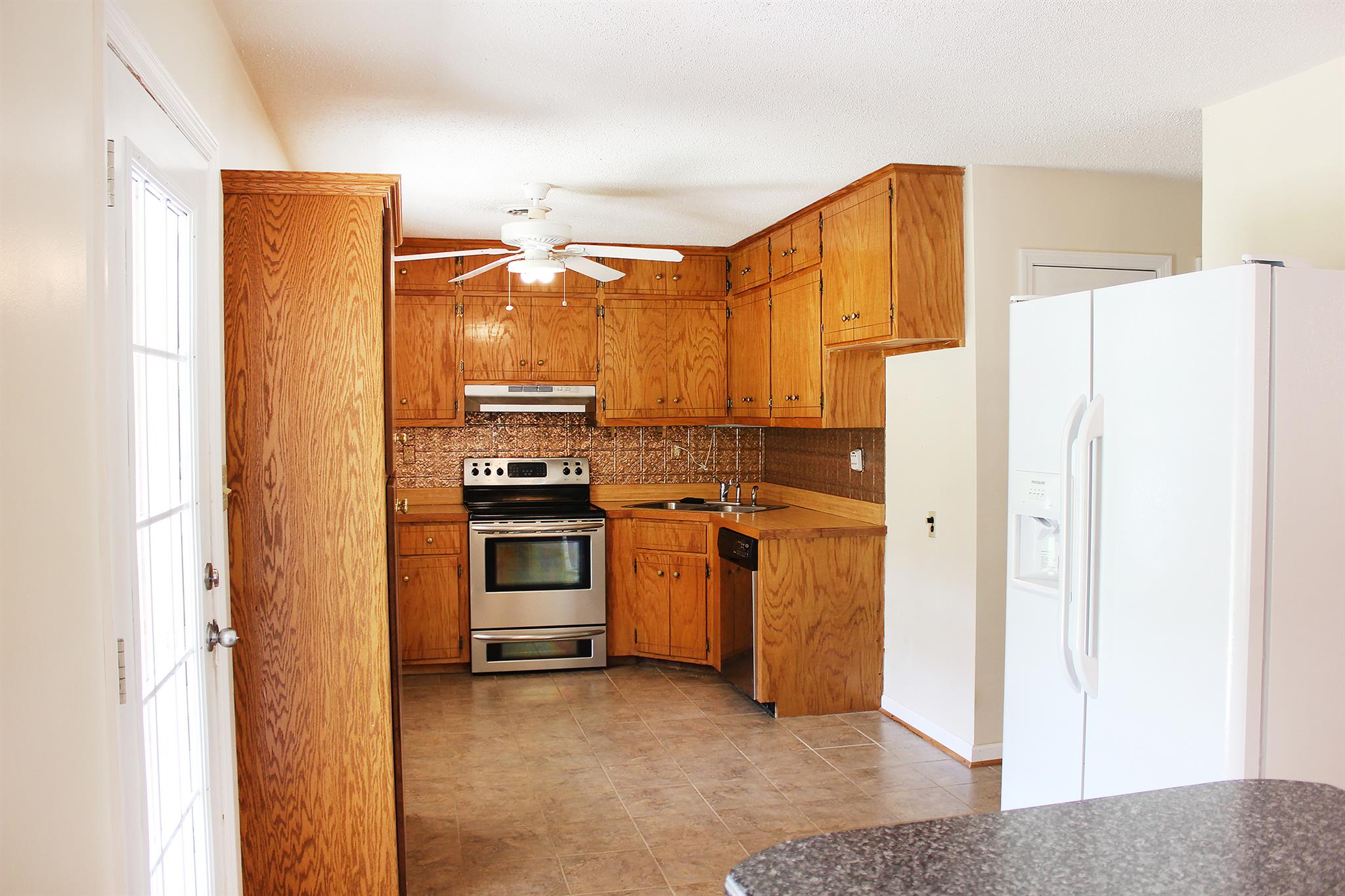 429 Williams Road Morrison, TN 37357 - Photo 6 of 30 a kitchen with stainless steel appliances a refrigerator and a stove