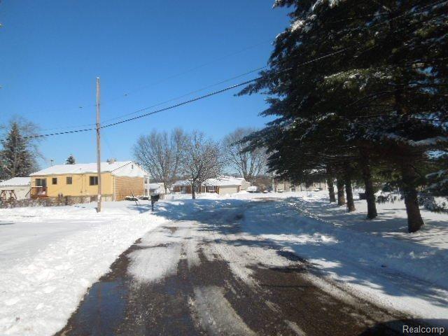 1465 Adrian Road Walled Lake, MI 48390 - Photo 20 of 20 iho 091.jpg