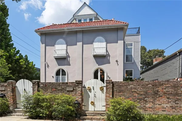$2,400 | 4437 Carondelet Street, Unit 4, New Orleans, LA 70115