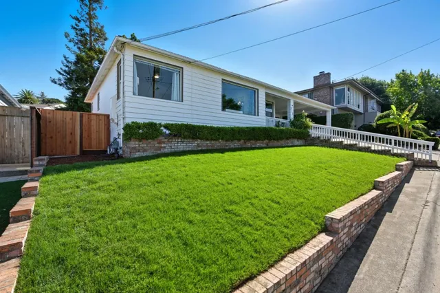 $1,900,000 | 217 West 40th Avenue, San Mateo, CA 94403