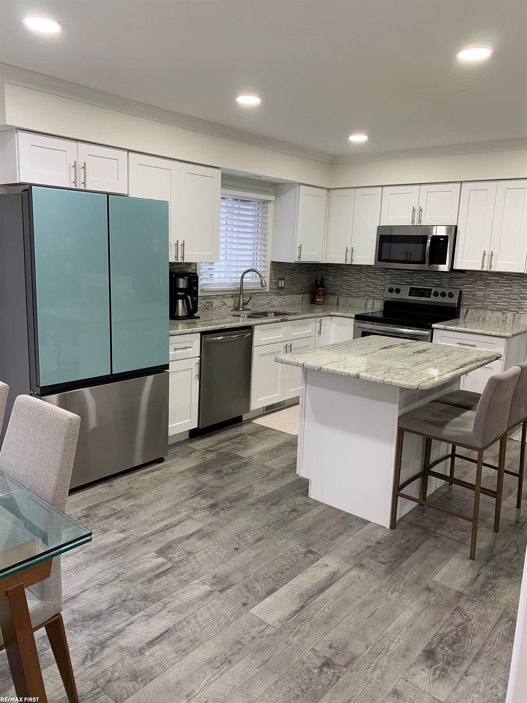 5685 Rawnsley Street West Bloomfield, MI 48323 - Photo 6 of 19 50137095-84aeb068-3c38-4625-81d2-1fa9cde684a1.JPG