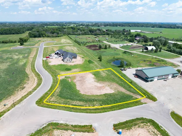 $123,000 | Oak Creek, Unit 16, Kaukauna, WI 54130