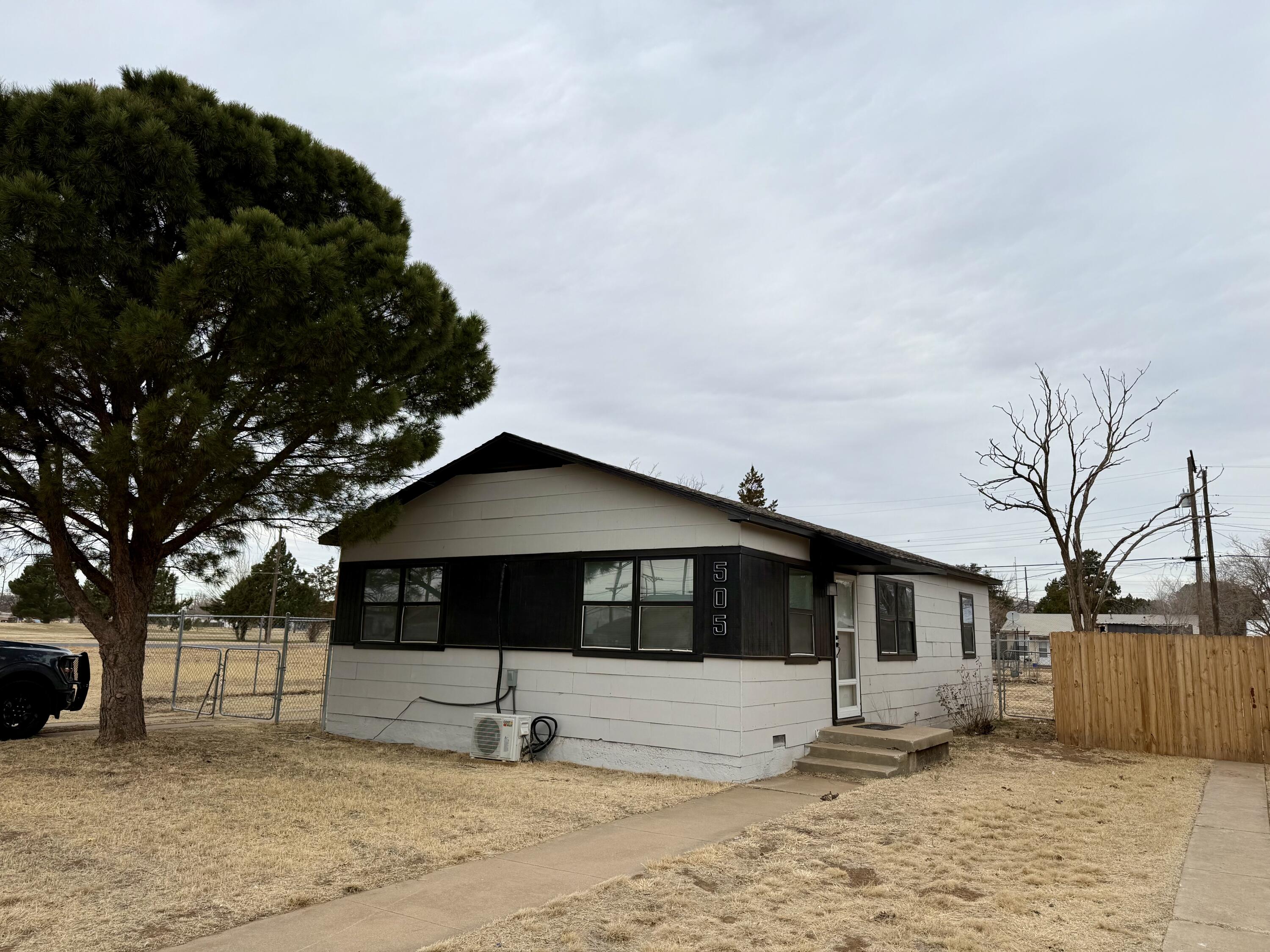 505 East 37th Street Lubbock, TX 79404 - Photo 2 of 16 IMG_4744