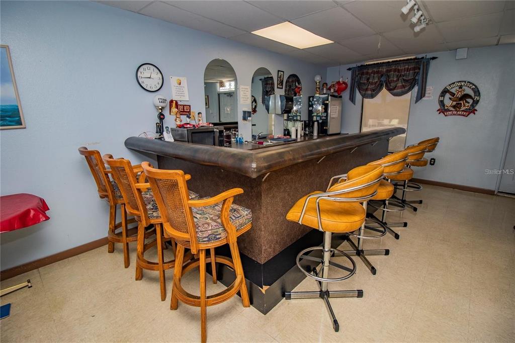 10032 65th Avenue North, Unit 24 St. Petersburg, FL 33708 - Photo 33 of 56 a dining room with furniture and a mirror