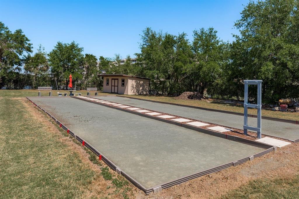 10032 65th Avenue North, Unit 24 St. Petersburg, FL 33708 - Photo 49 of 56 a view of a backyard