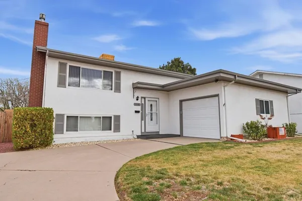 $294,900 | 2130 Oakwood Lane, Pueblo, CO 81005