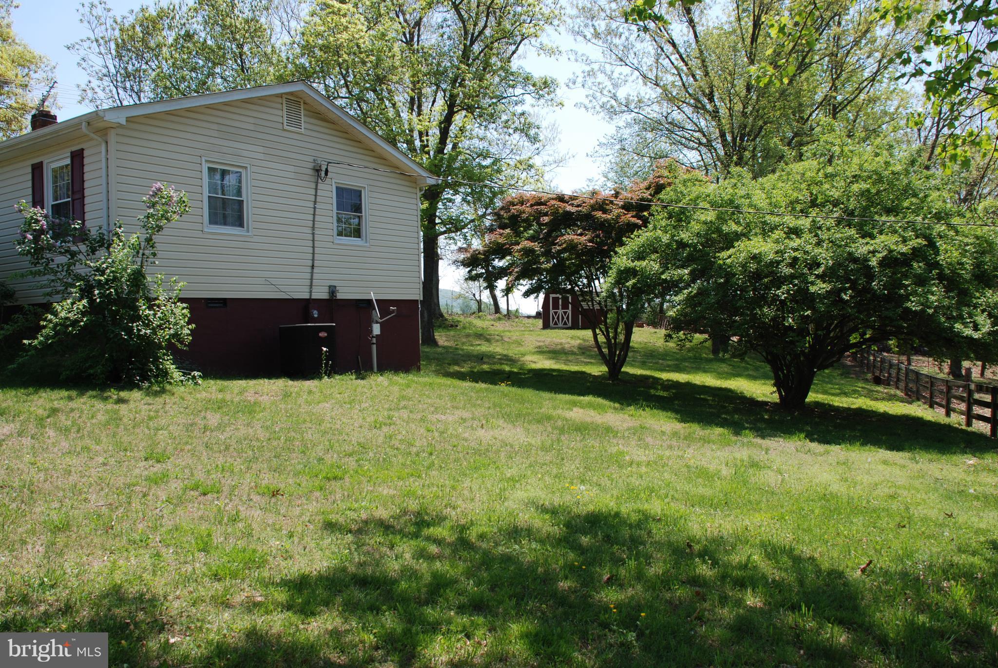 30 Hope Hill Road Castleton, VA 22716 - Photo 14 of 16 Side yard