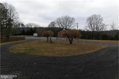 30 Hope Hill Road Castleton, VA 22716 - Photo 8 of 16 Circular Driveway