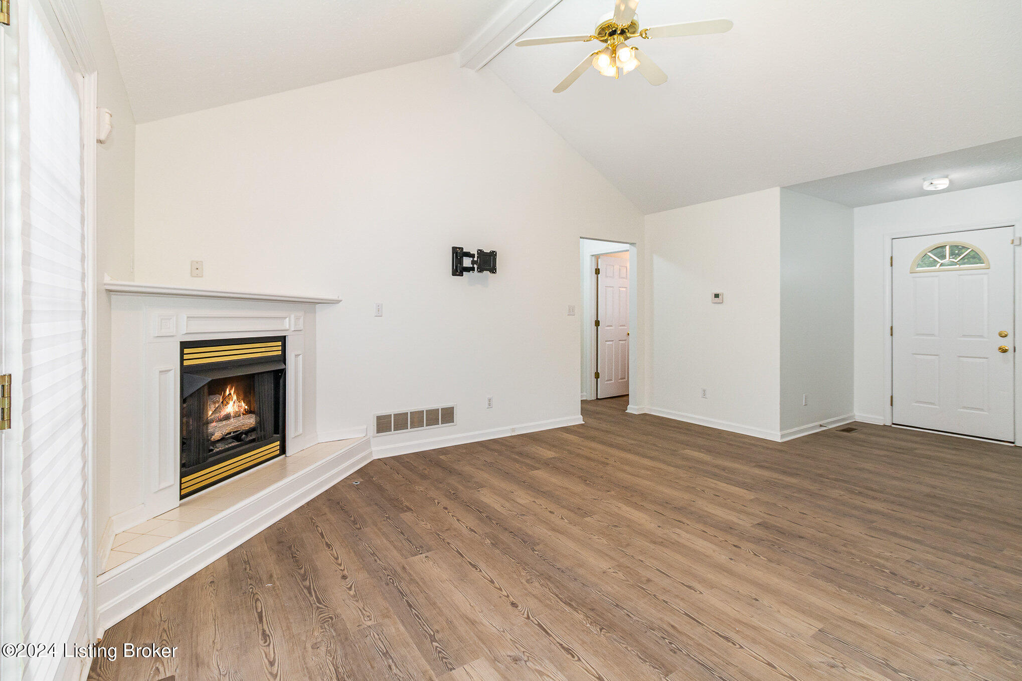 10105 Rod N Reel Road Louisville, KY 40229 - Photo 8 of 28 008_10105_rod_n_reel_rd_44-edit