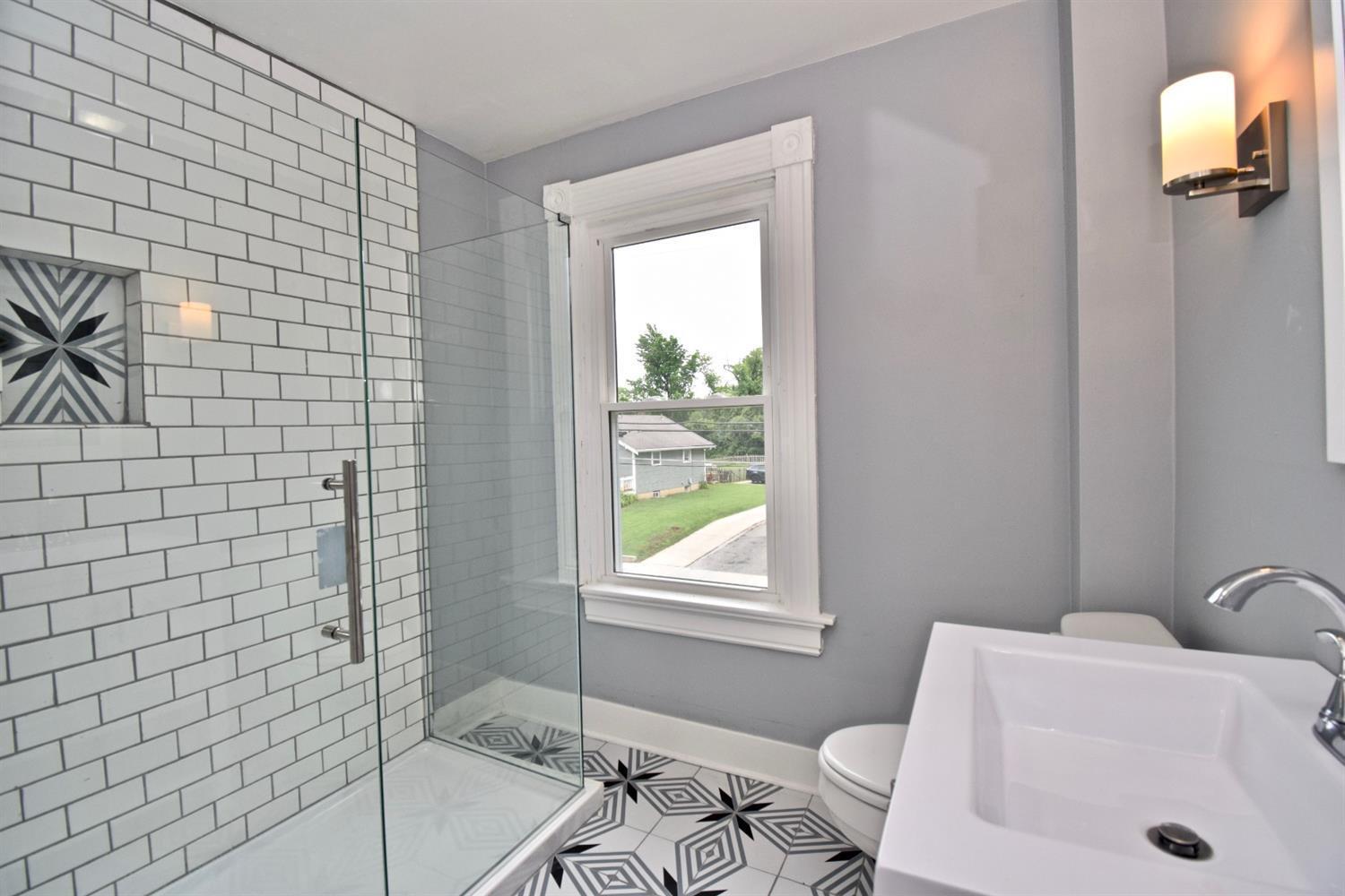 1047 Asbury Road Cincinnati, OH 45255 - Photo 21 of 37 Gallery Image 21