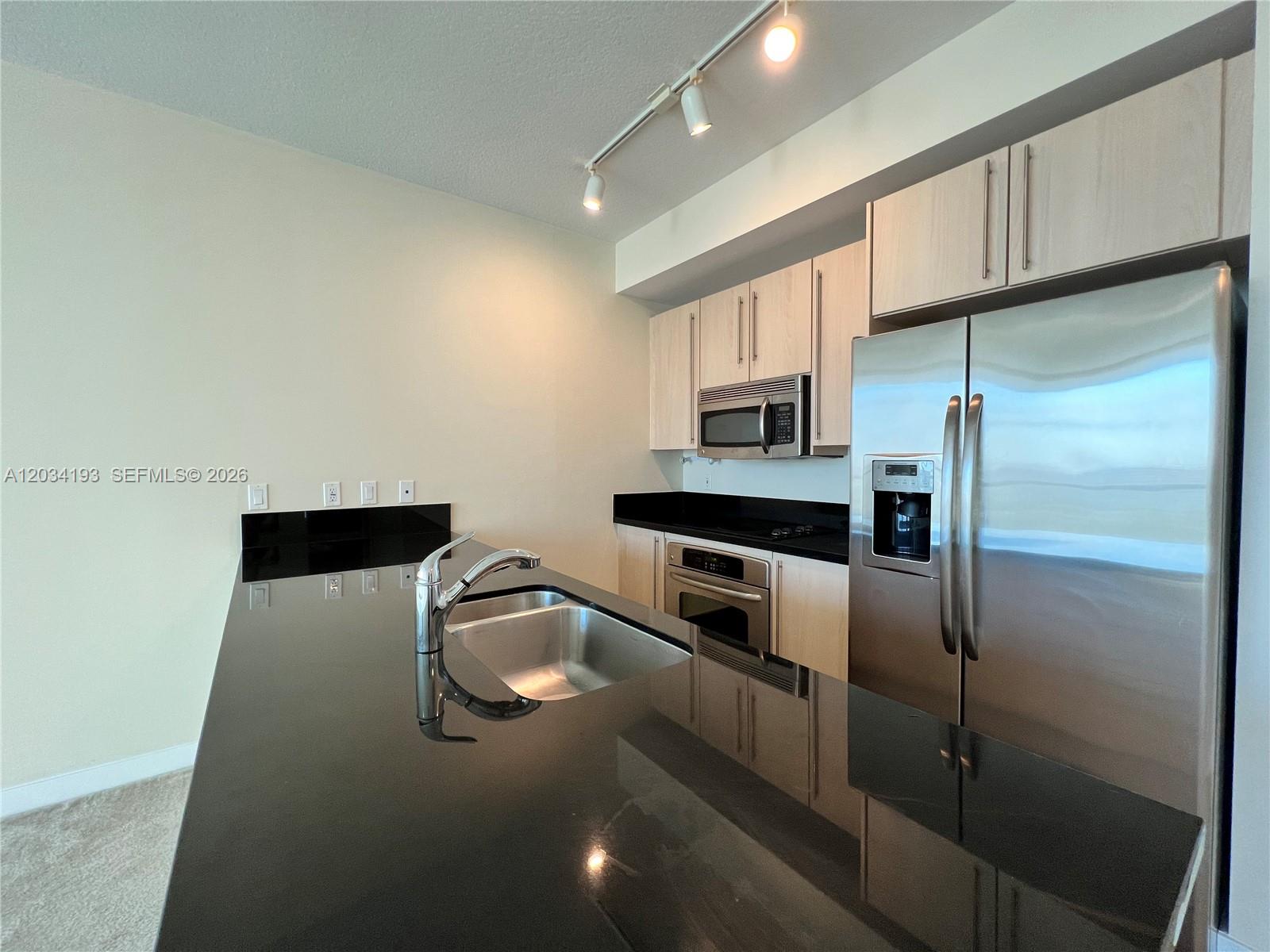 79 Southwest 12th Street, Unit 2502S Miami, FL 33130 - Photo 4 of 21