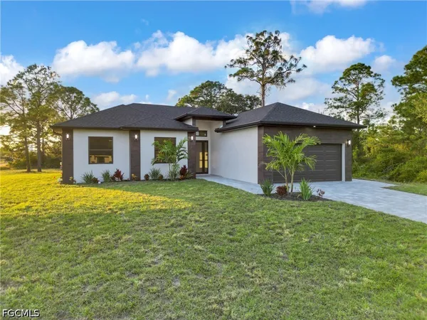 $2,700 | 1601 Clark Avenue, Lehigh Acres, FL 33972