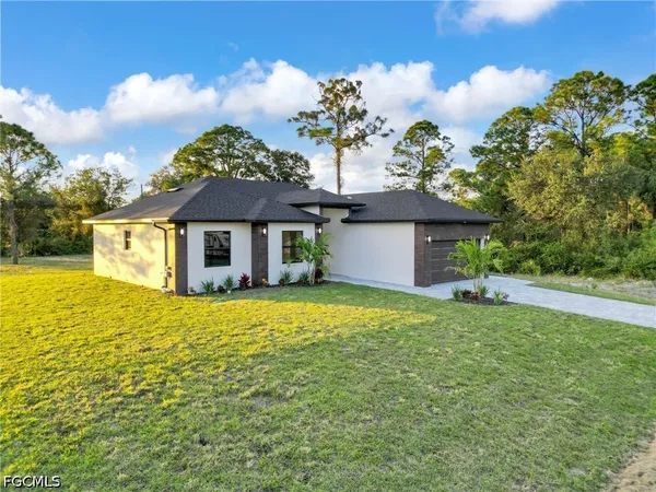 $2,700 | 1601 Clark Avenue, Lehigh Acres, FL 33972