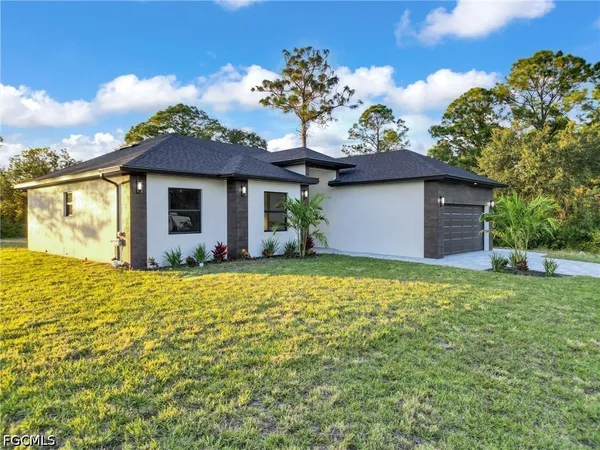 $2,700 | 1601 Clark Avenue, Lehigh Acres, FL 33972