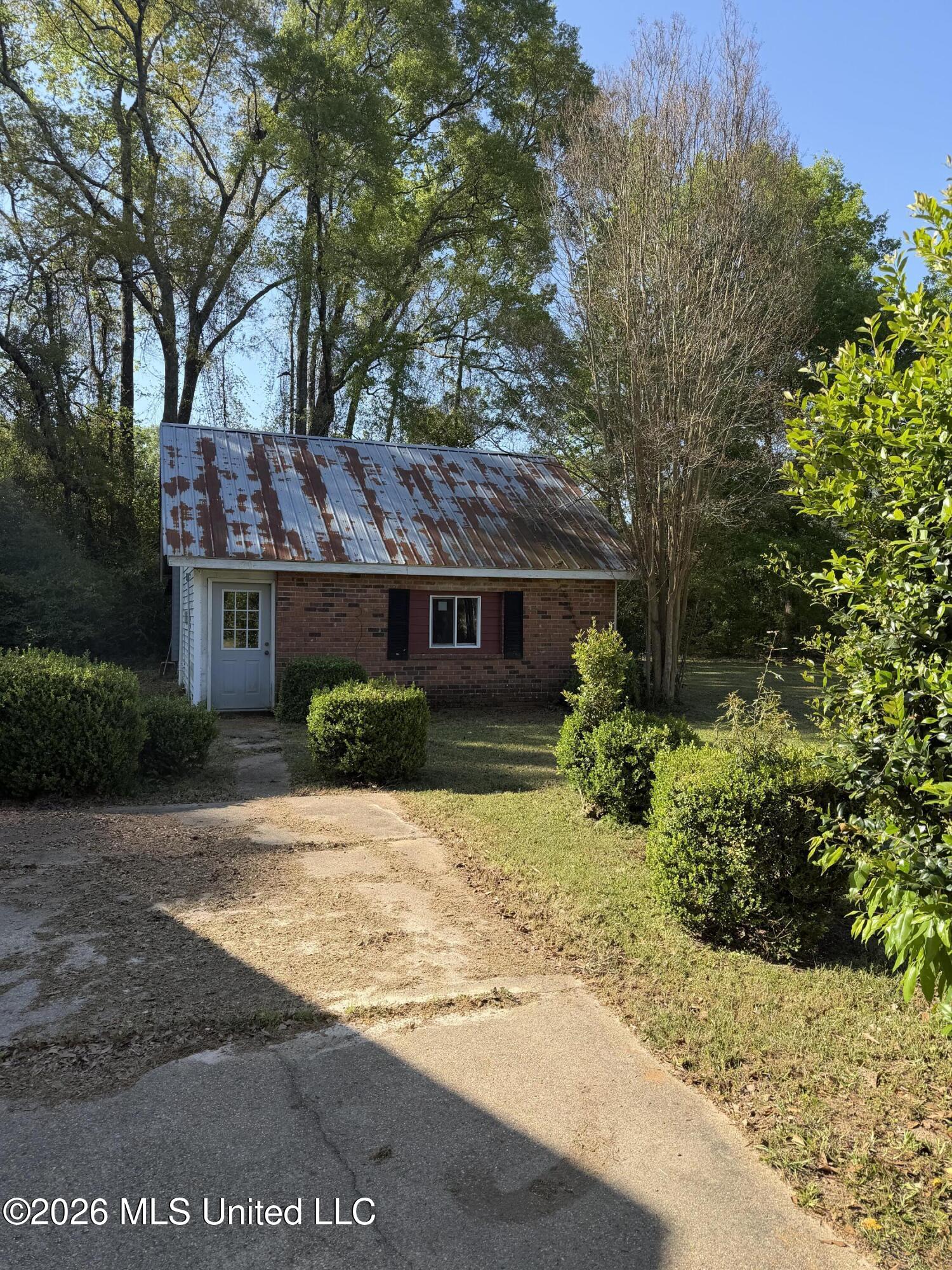 730 Vogel Street McComb, MS 39648 - Photo 3 of 38 IMG_1659