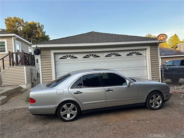 a view of a car in front of a house