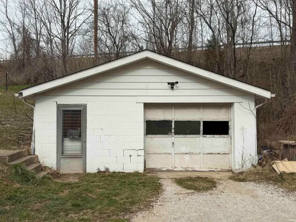$160,000 | 195 Old State Road 54, Avoca, IN 47420