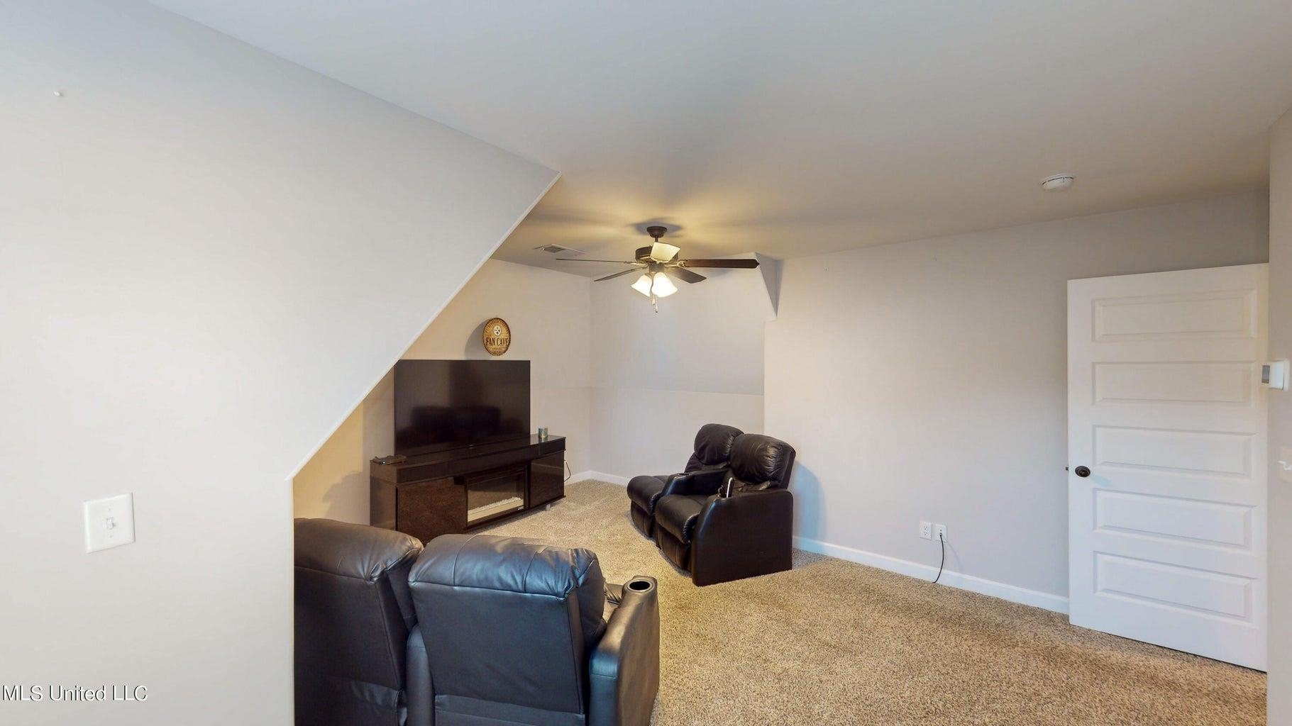 2364 Nikki Ridge Drive Nesbit, MS 38651 - Photo 19 of 26 a living room with furniture