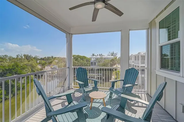 a view of a room with an empty space