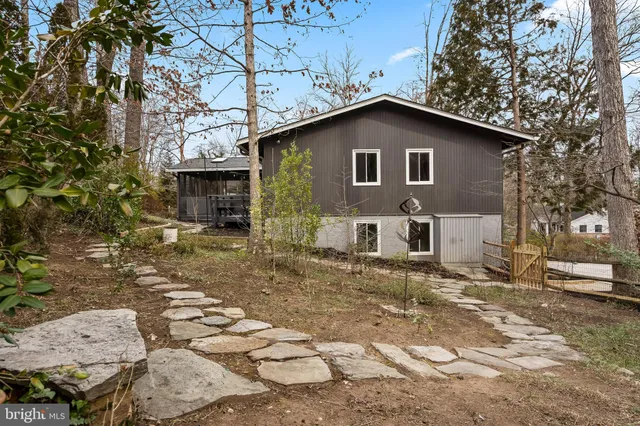 $835,000 | 3402 Charleson Street, Annandale, VA 22003