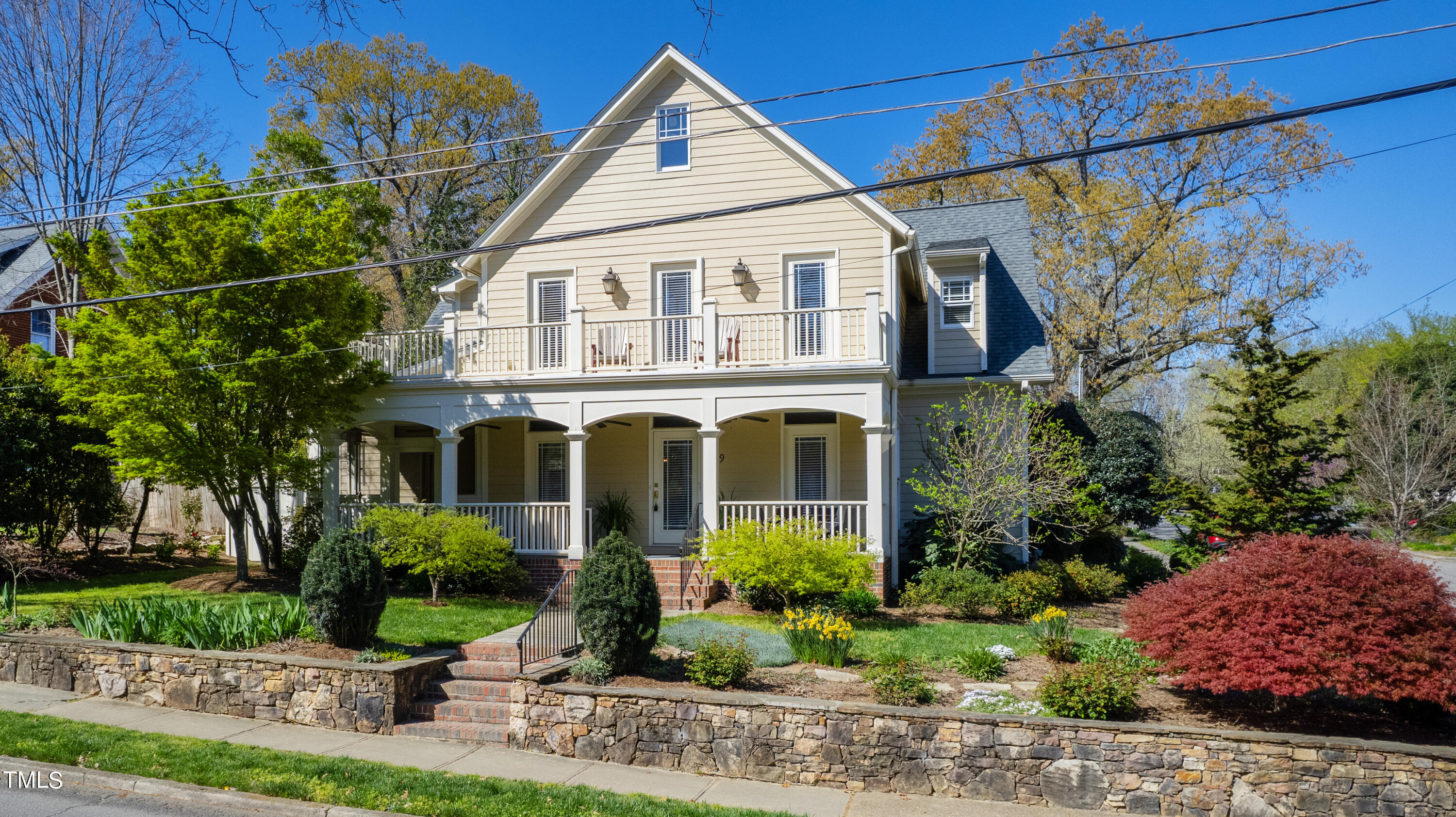229 Woodburn Road Raleigh, NC 27605 - Photo 2 of 64 a front view of a house with garden