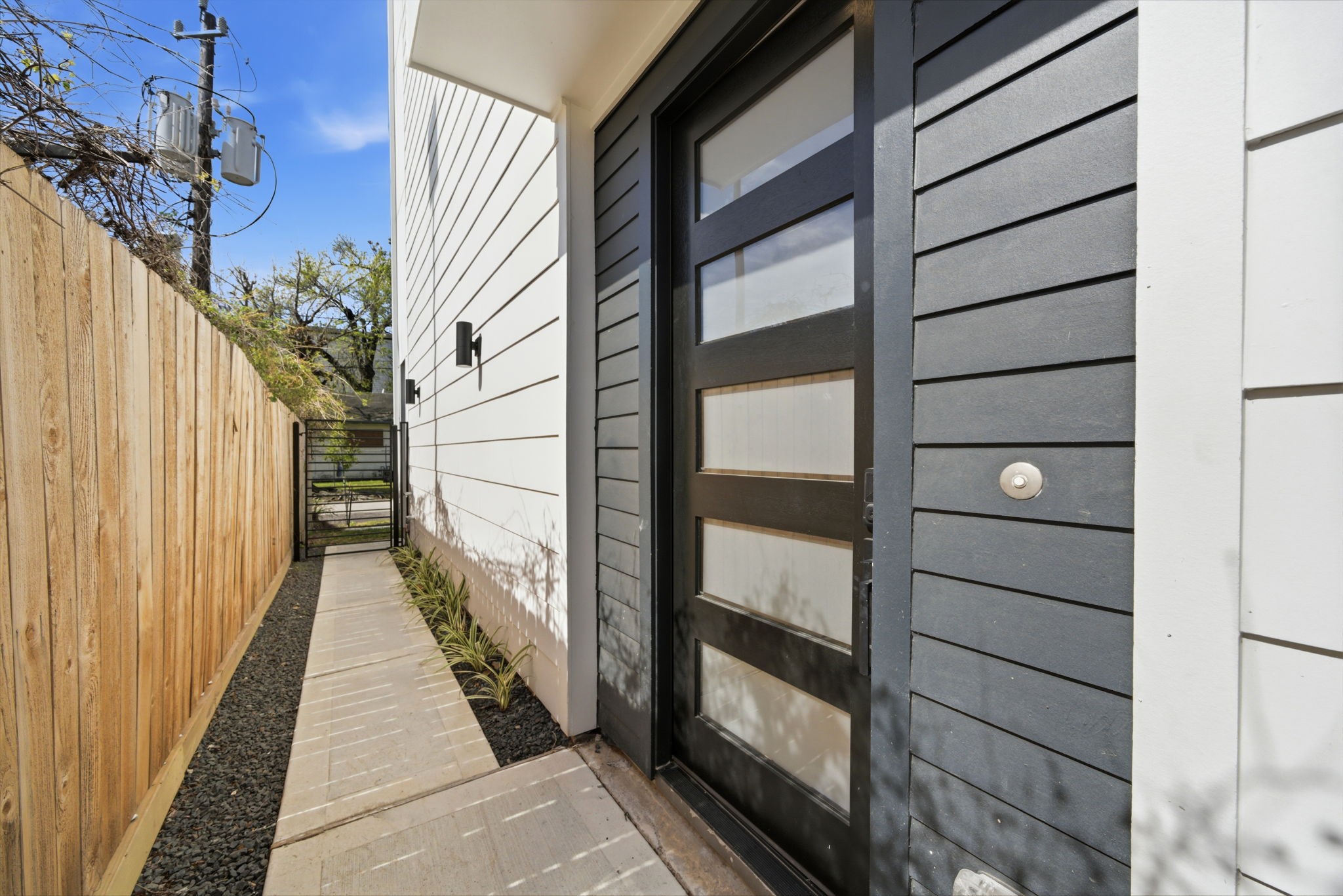 1607 Barbee Street Houston, TX 77004 - Photo 3 of 27 Modern entry with clean architectural lines, a sleek front door, and thoughtfully curated finishes that create an inviting first impression.
