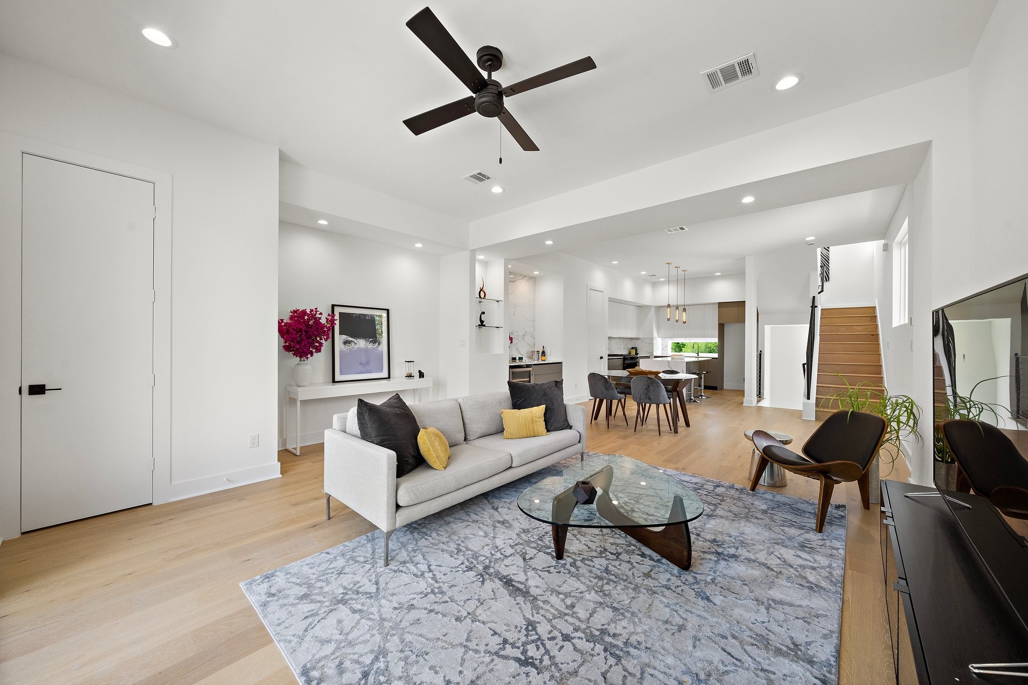 1607 Barbee Street Houston, TX 77004 - Photo 10 of 27 This inviting modern living room is designed with comfort and style in mind. Expansive windows flood the space with natural light, highlighting the clean lines and neutral tones throughout.