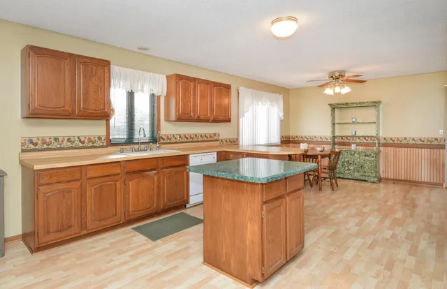 $350,000 | 7612 Plum Avenue, Brownton, MN 55312