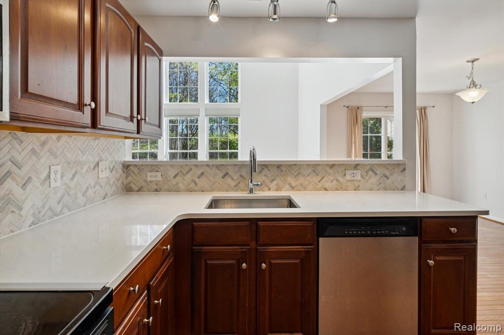 49055 Hawksburry Road Canton, MI 48188 - Photo 16 of 37 Gallery Image 16