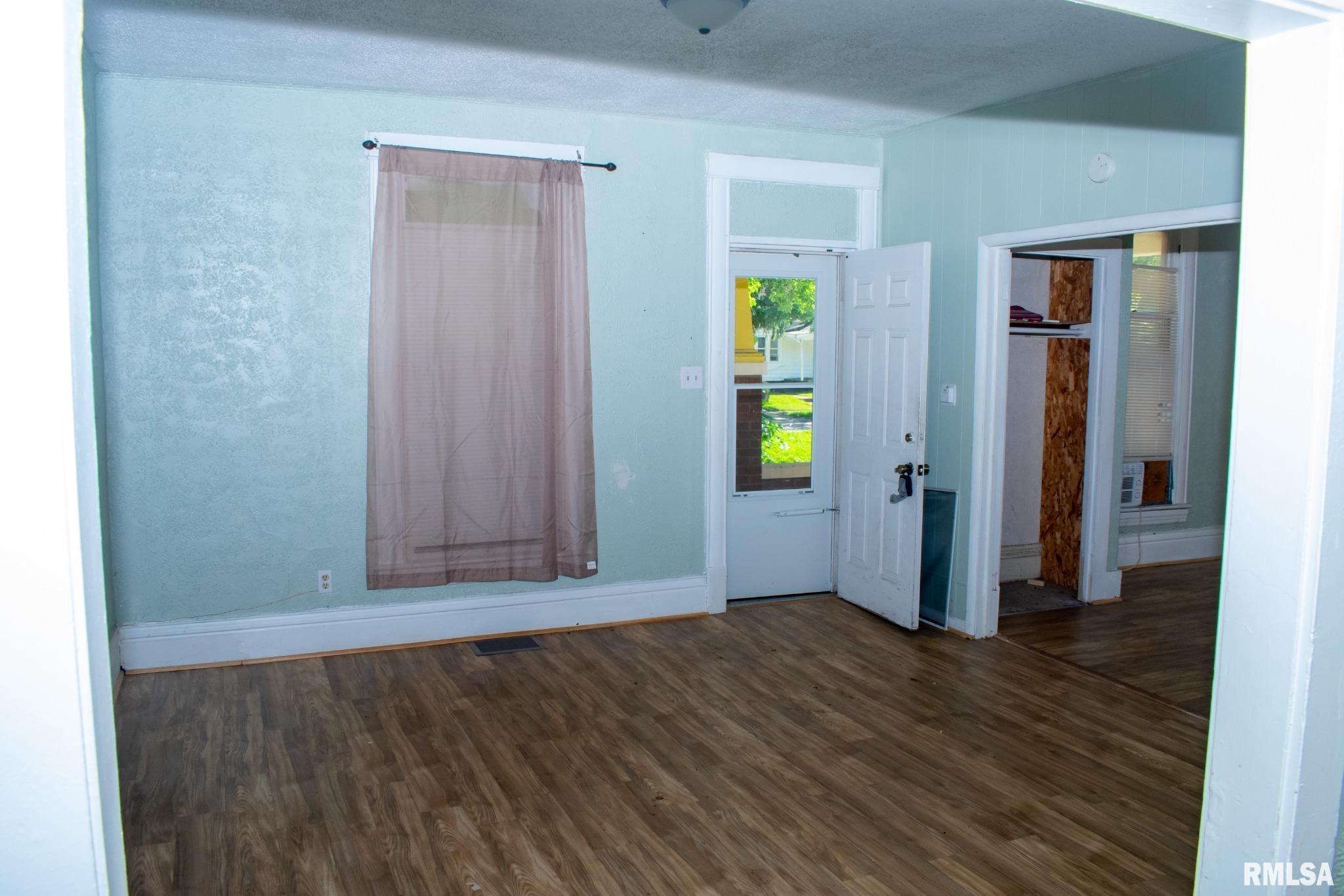 1524 East Prairie Avenue Decatur, IL 62521 - Photo 3 of 12
