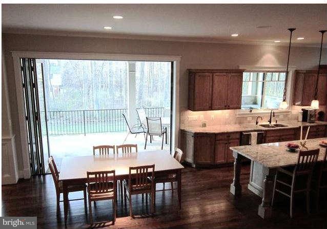 600 Kingsley Road Southwest Vienna, VA 22180 - Photo 4 of 11 Kitchen