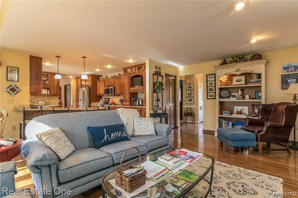 764 Leinster Road Rochester Hills, MI 48309 - Photo 17 of 46