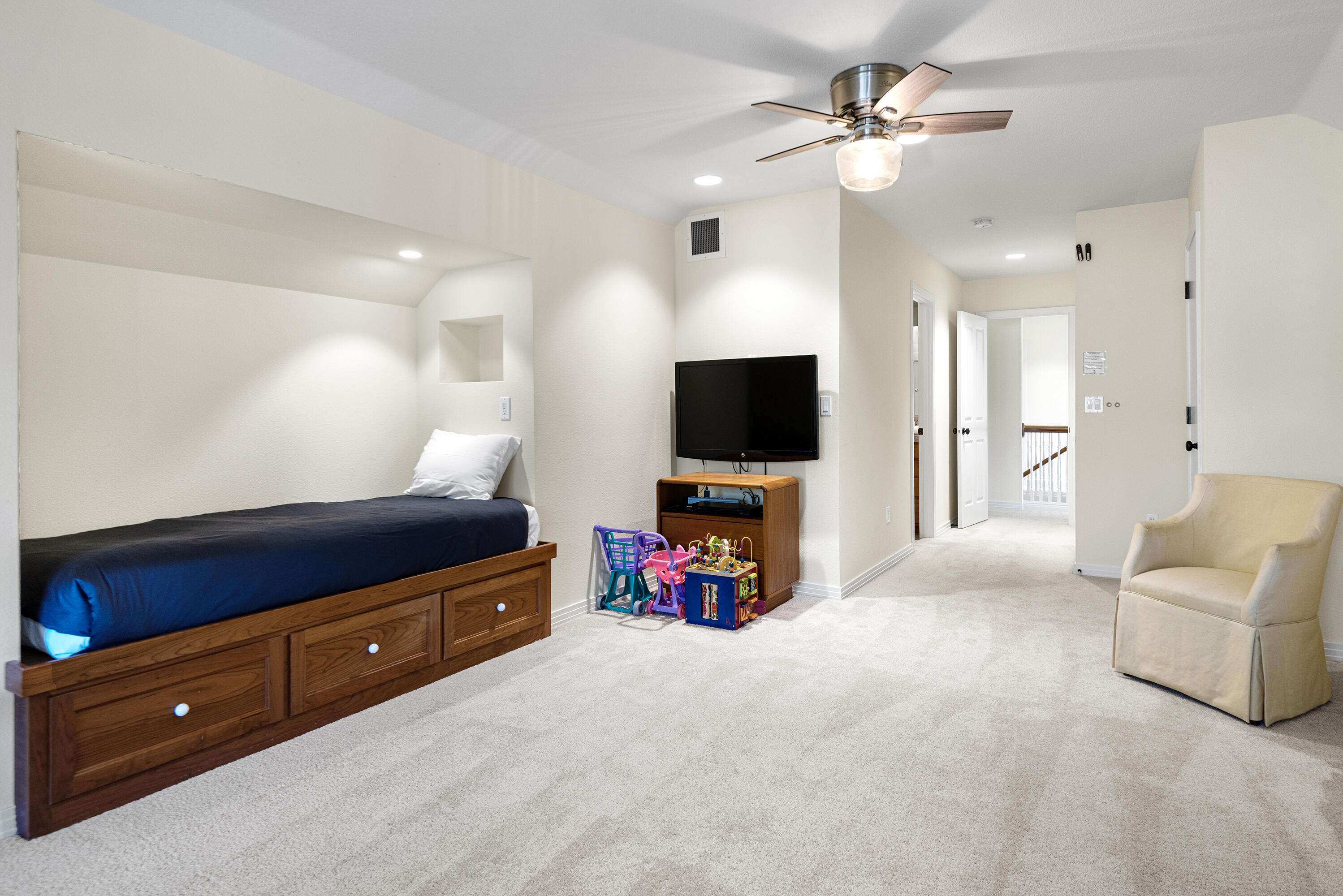 16775 Pony Express Way Bend, OR 97707 - Photo 22 of 38 a living room with furniture and a flat screen tv