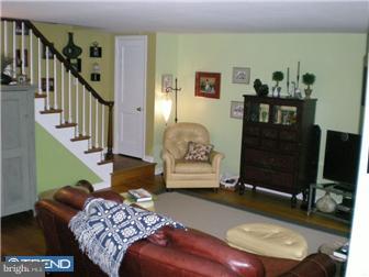 2212 Robin Road Wilmington, DE 19803 - Photo 2 of 10 Living Room