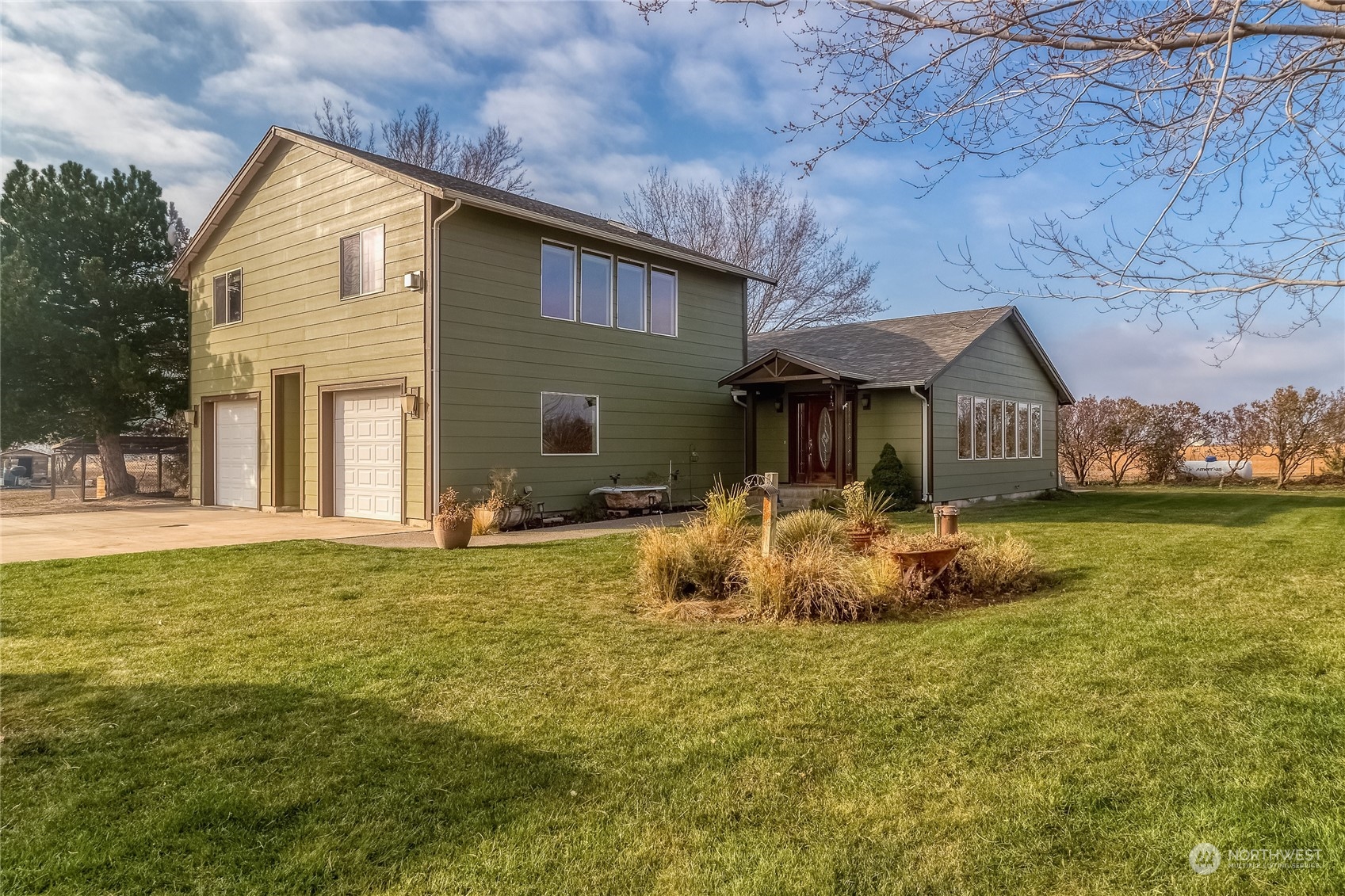 266 Thurber Road Touchet, WA 99360 - Photo 1 of 39 a front view of a house with garden