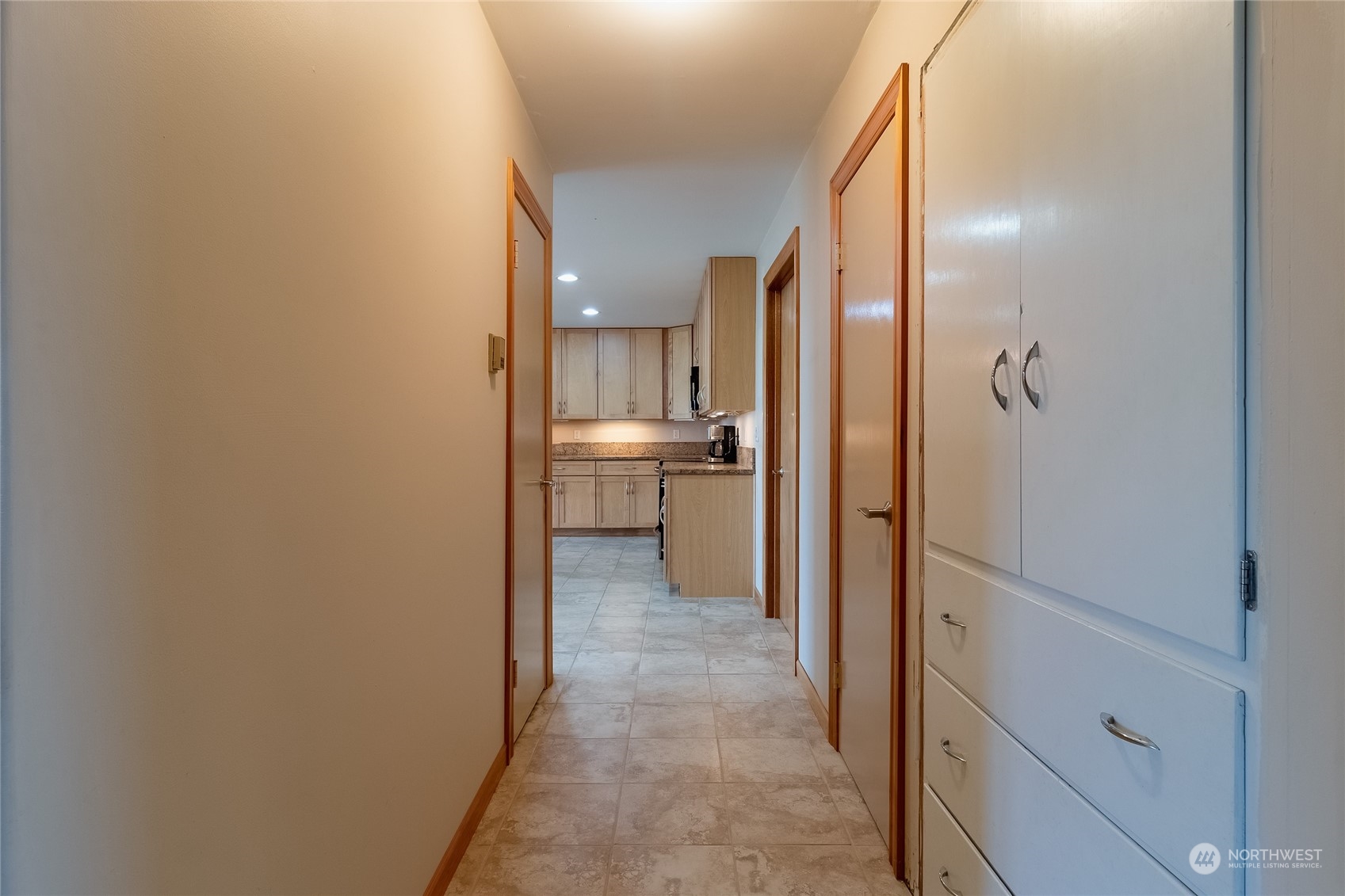 266 Thurber Road Touchet, WA 99360 - Photo 16 of 39 a view of hallway with kitchen and a window