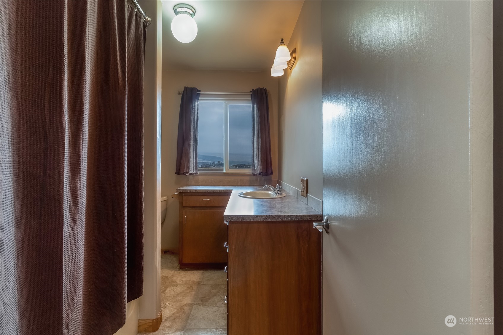 266 Thurber Road Touchet, WA 99360 - Photo 17 of 39 a bathroom with a sink and a mirror