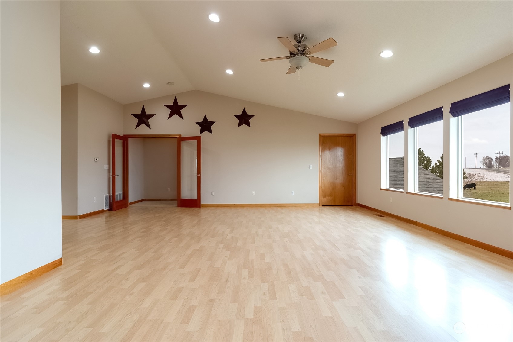 266 Thurber Road Touchet, WA 99360 - Photo 23 of 39 a view of an empty room with a window