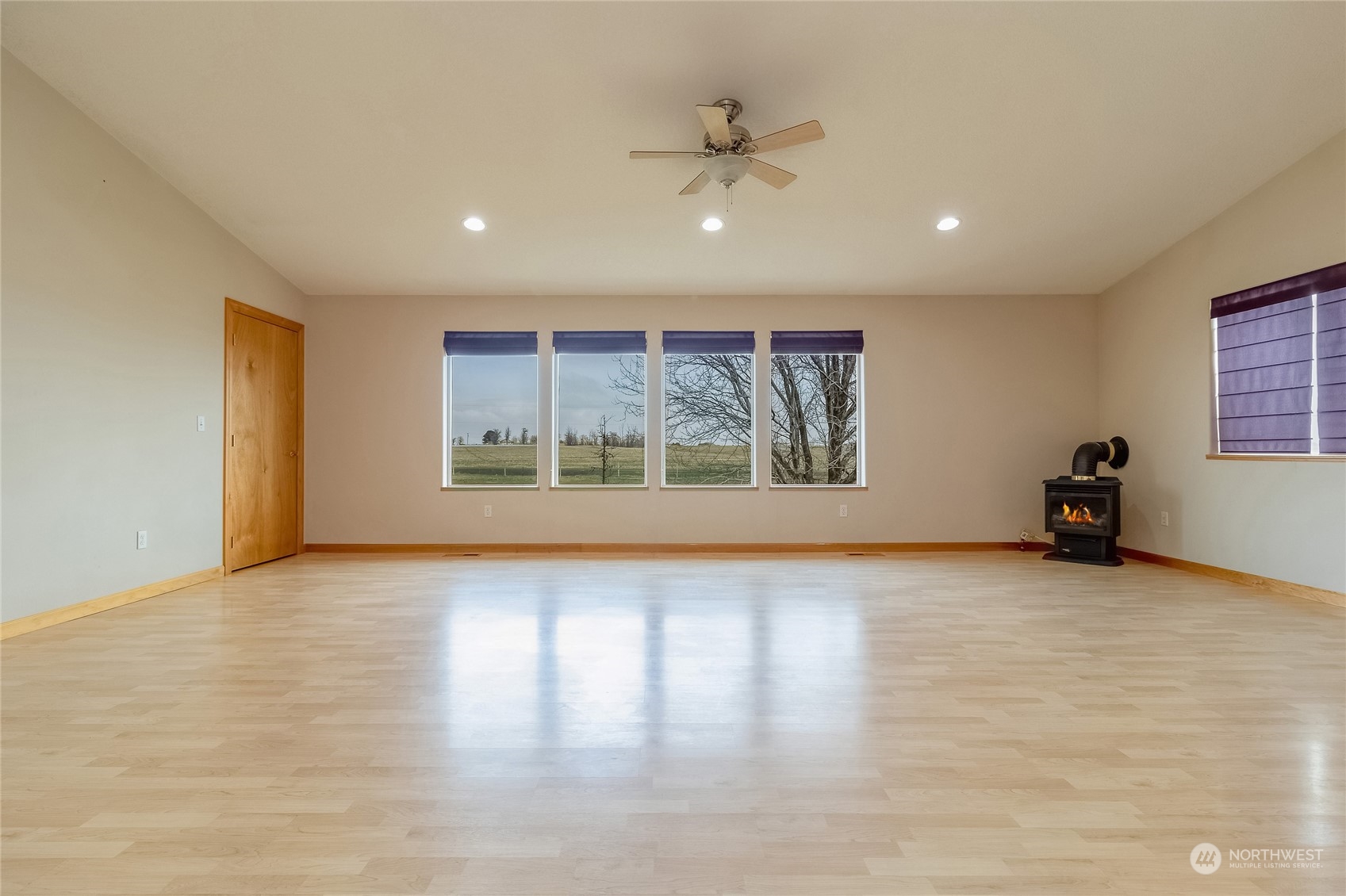 266 Thurber Road Touchet, WA 99360 - Photo 27 of 39 a view of an empty room with a window