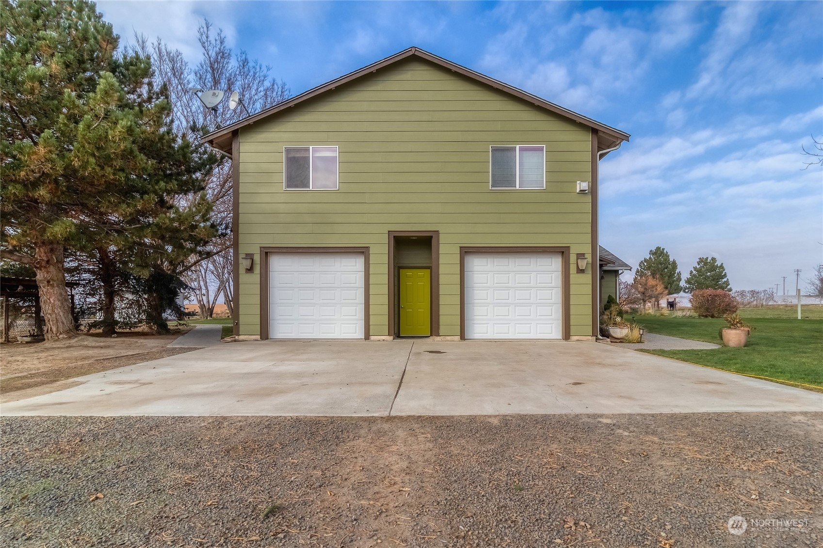 266 Thurber Road Touchet, WA 99360 - Photo 3 of 39 a front view of a house with a yard and garage